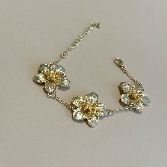 Flower Bracelet M1062 - Picture 2 of 4